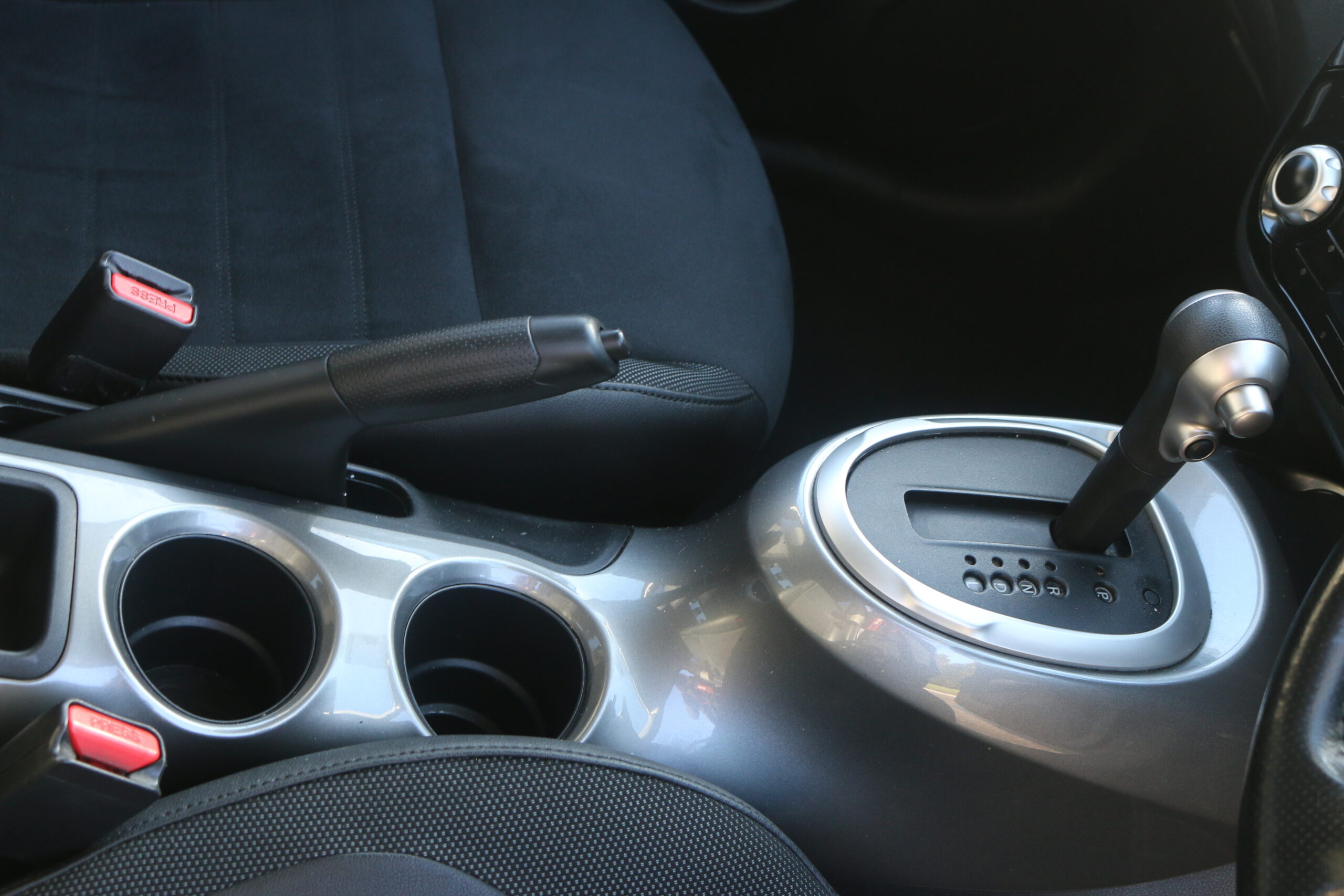 
								NISSAN JUKE TEKNA XTRONIC 2014 1.6L full									