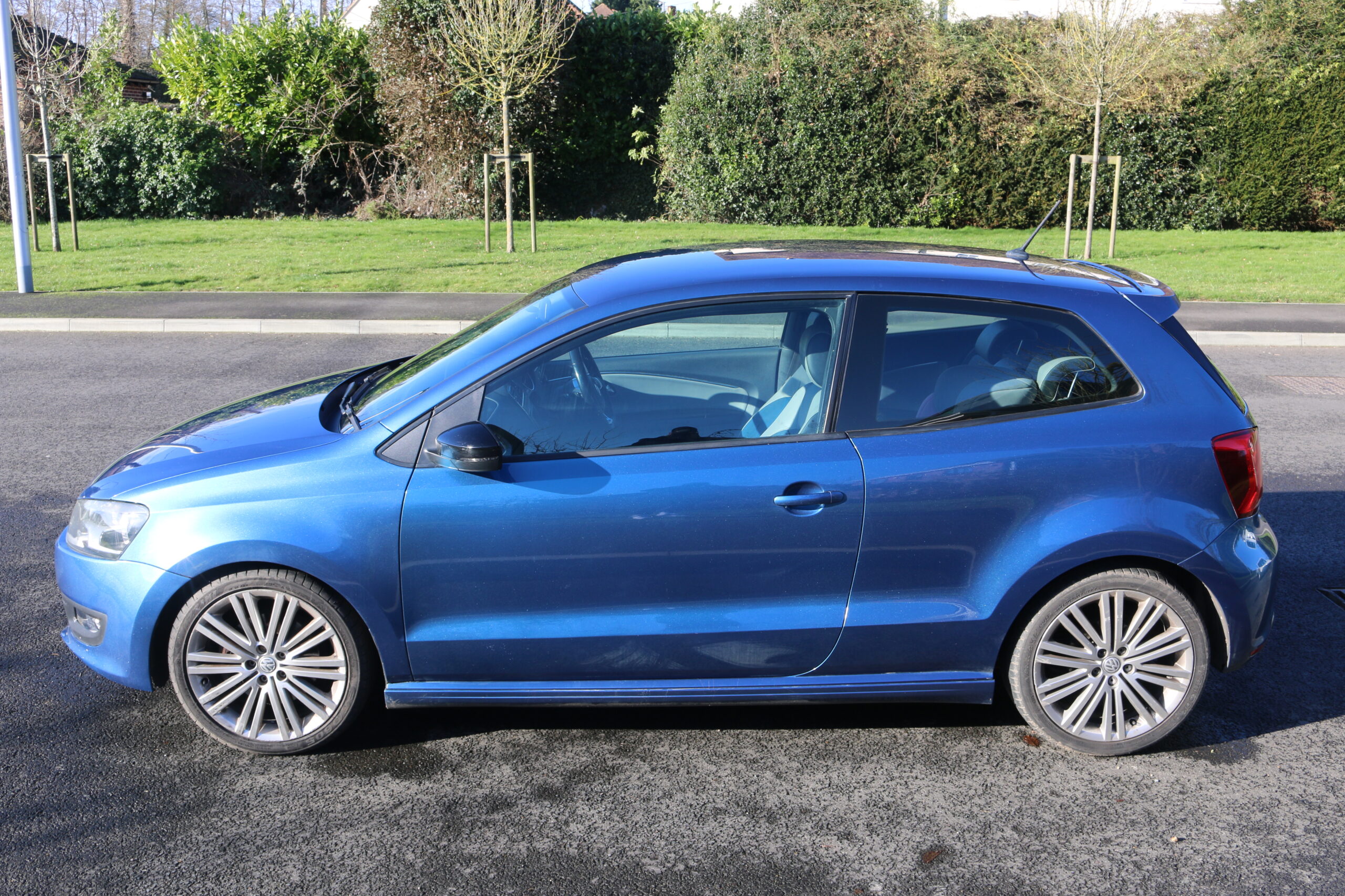 
								VOLKSWAGEN POLO full									