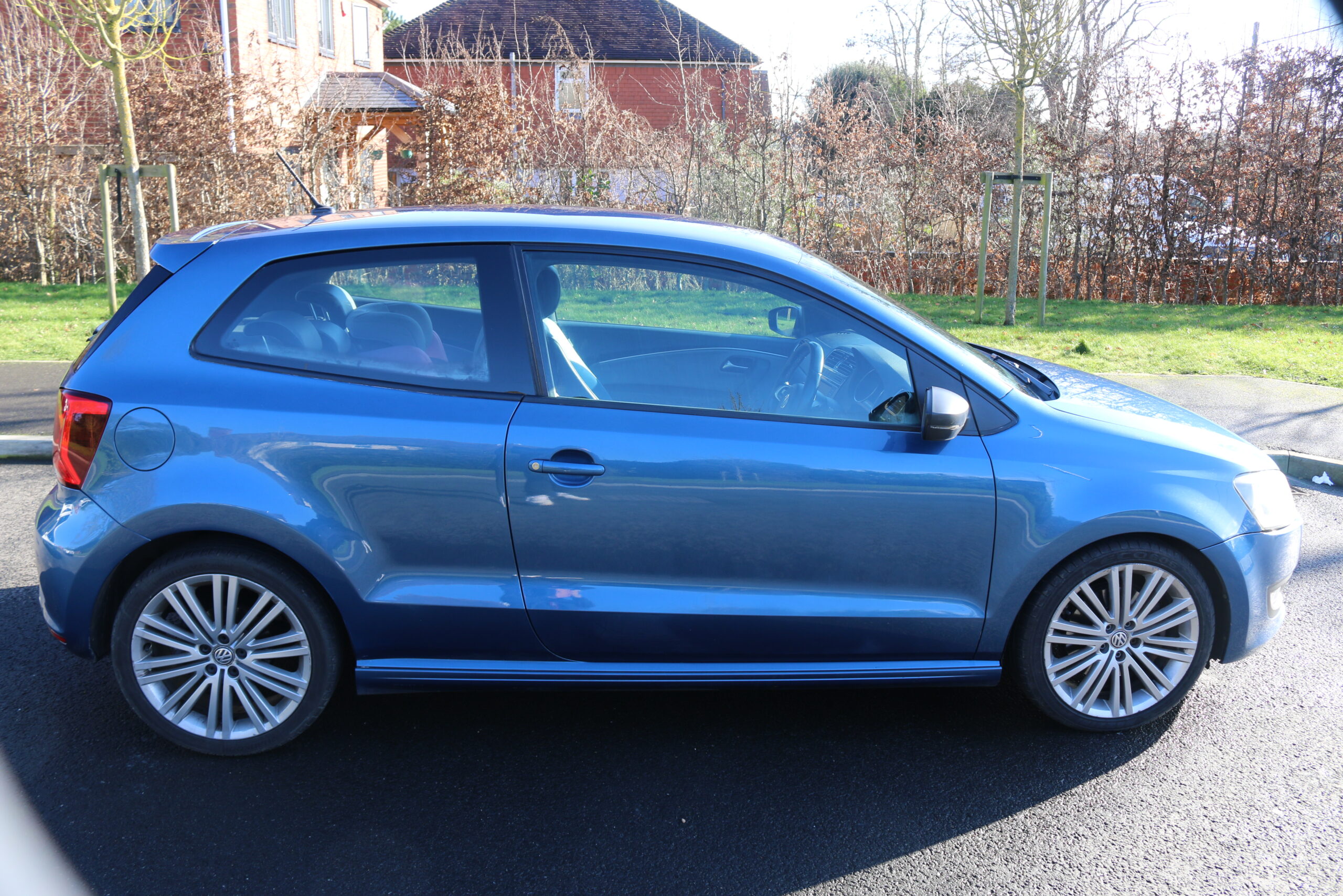 
								VOLKSWAGEN POLO full									