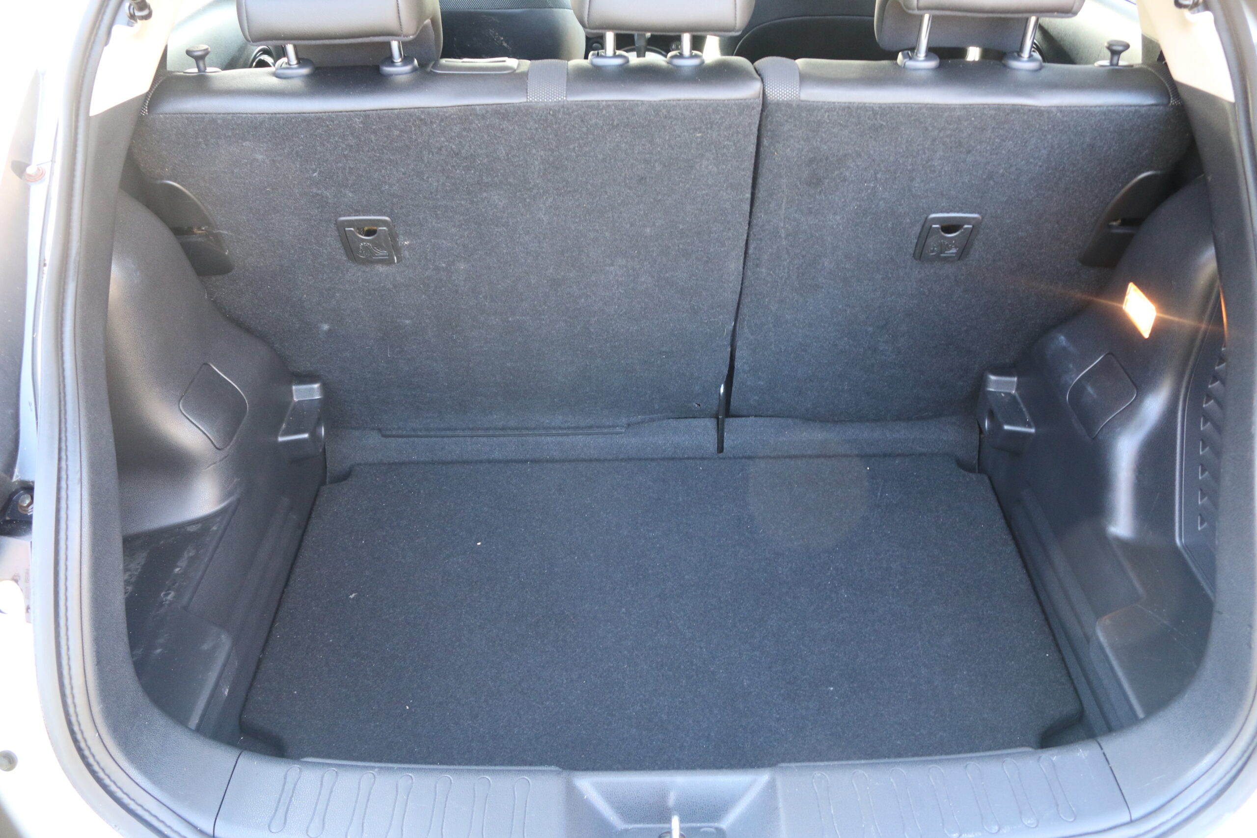 
								VOLKSWAGEN POLO full									