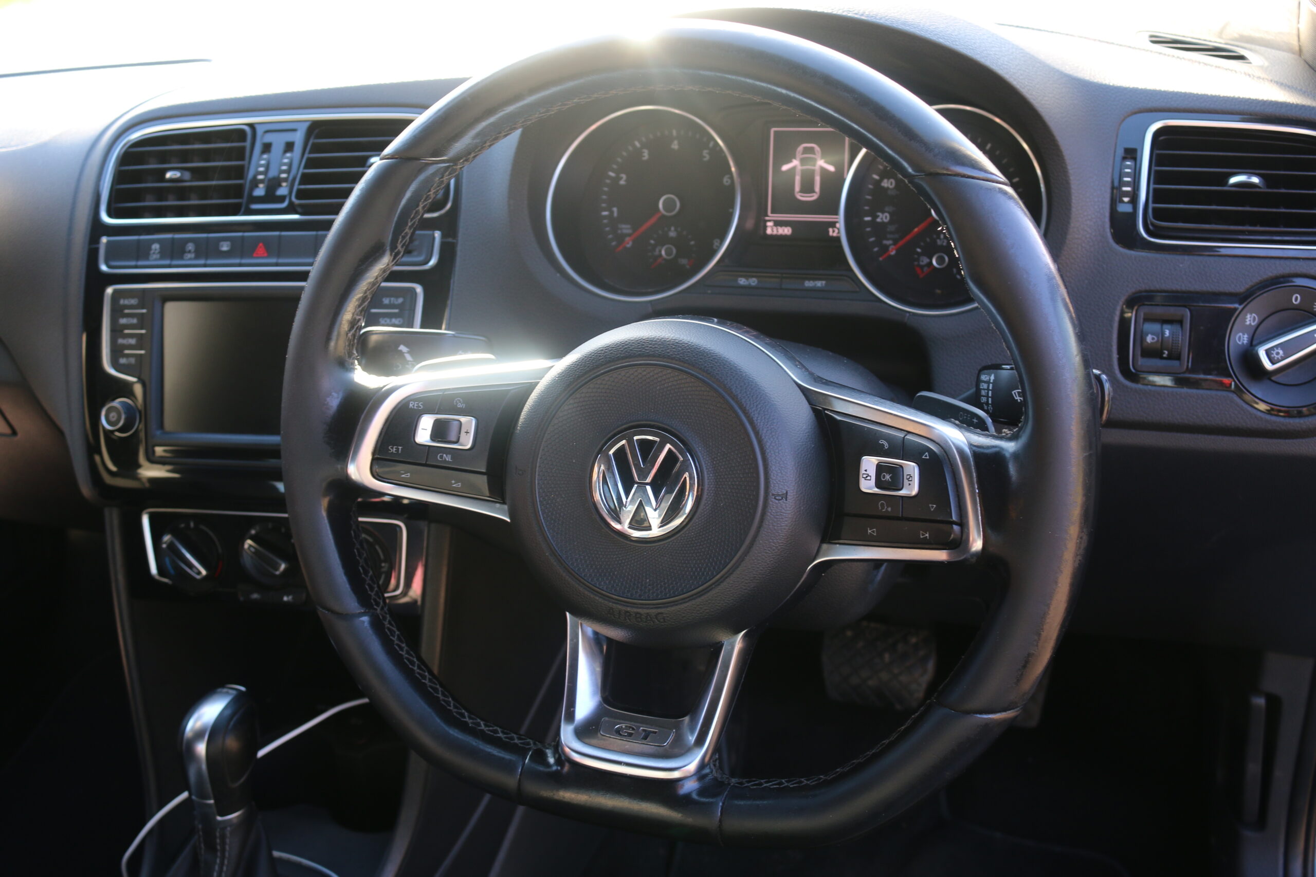 
								VOLKSWAGEN POLO full									