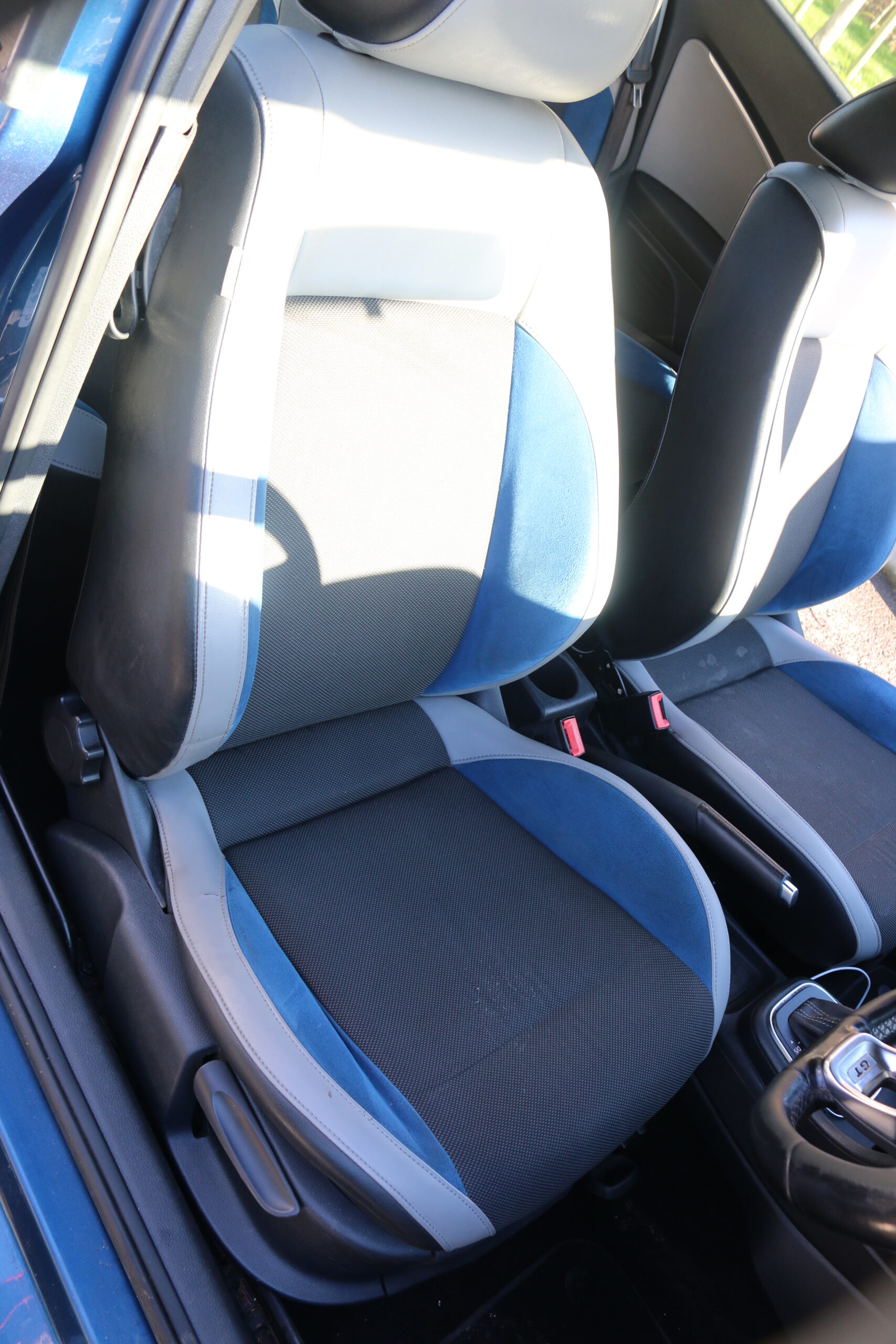 
								VOLKSWAGEN POLO full									