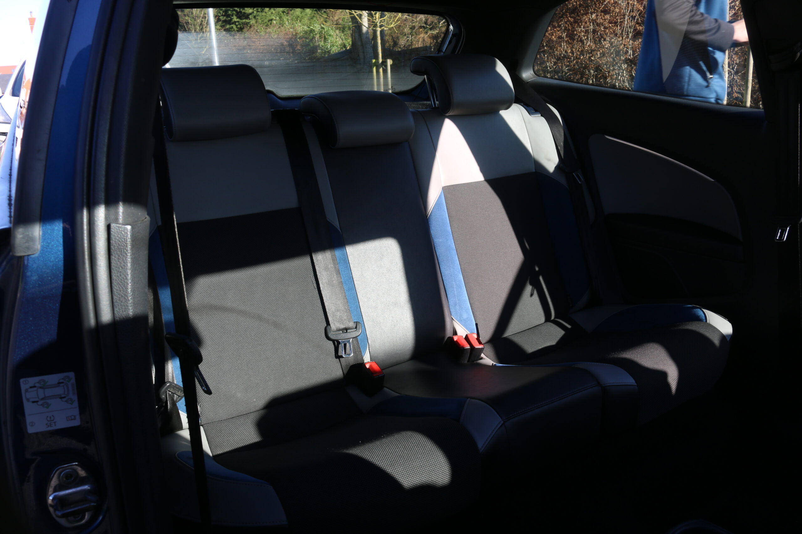 
								VOLKSWAGEN POLO full									