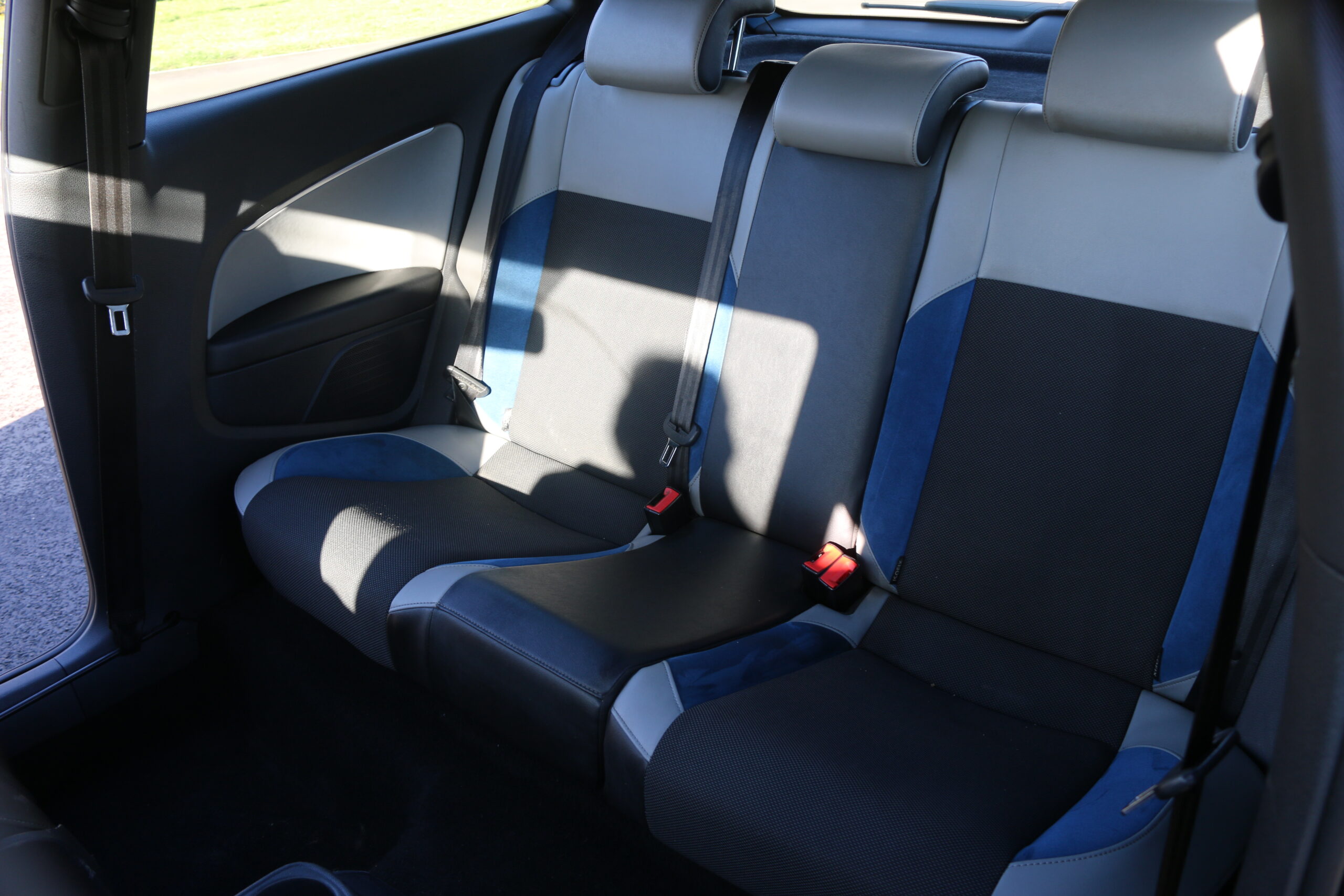 
								VOLKSWAGEN POLO full									