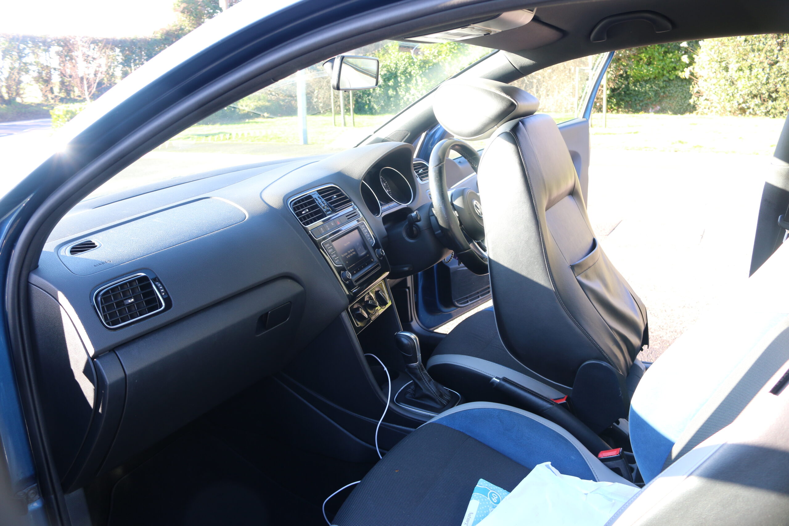 
								VOLKSWAGEN POLO full									