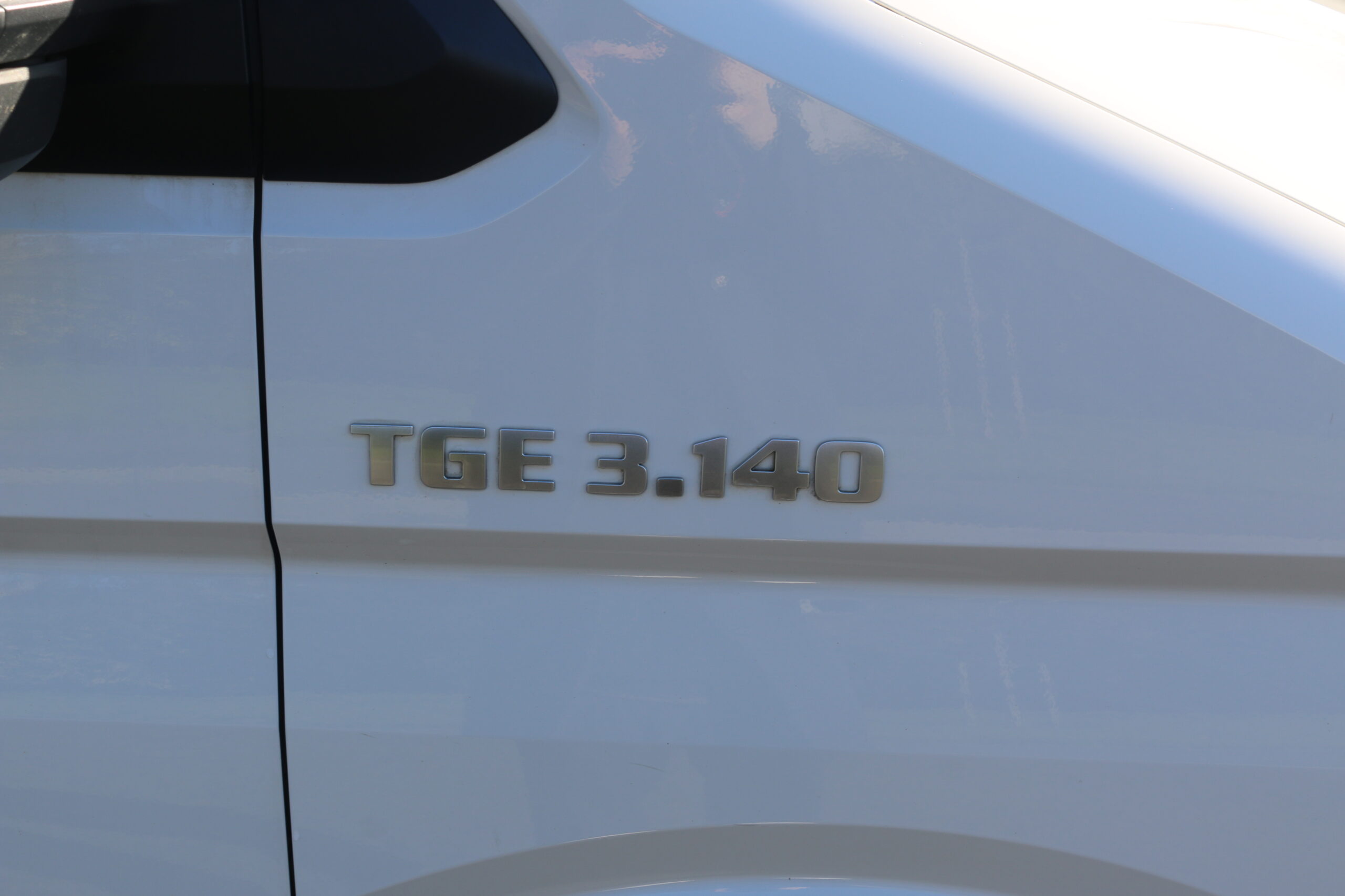 
								MAN TGE 3.140 P/V 2.0L full									