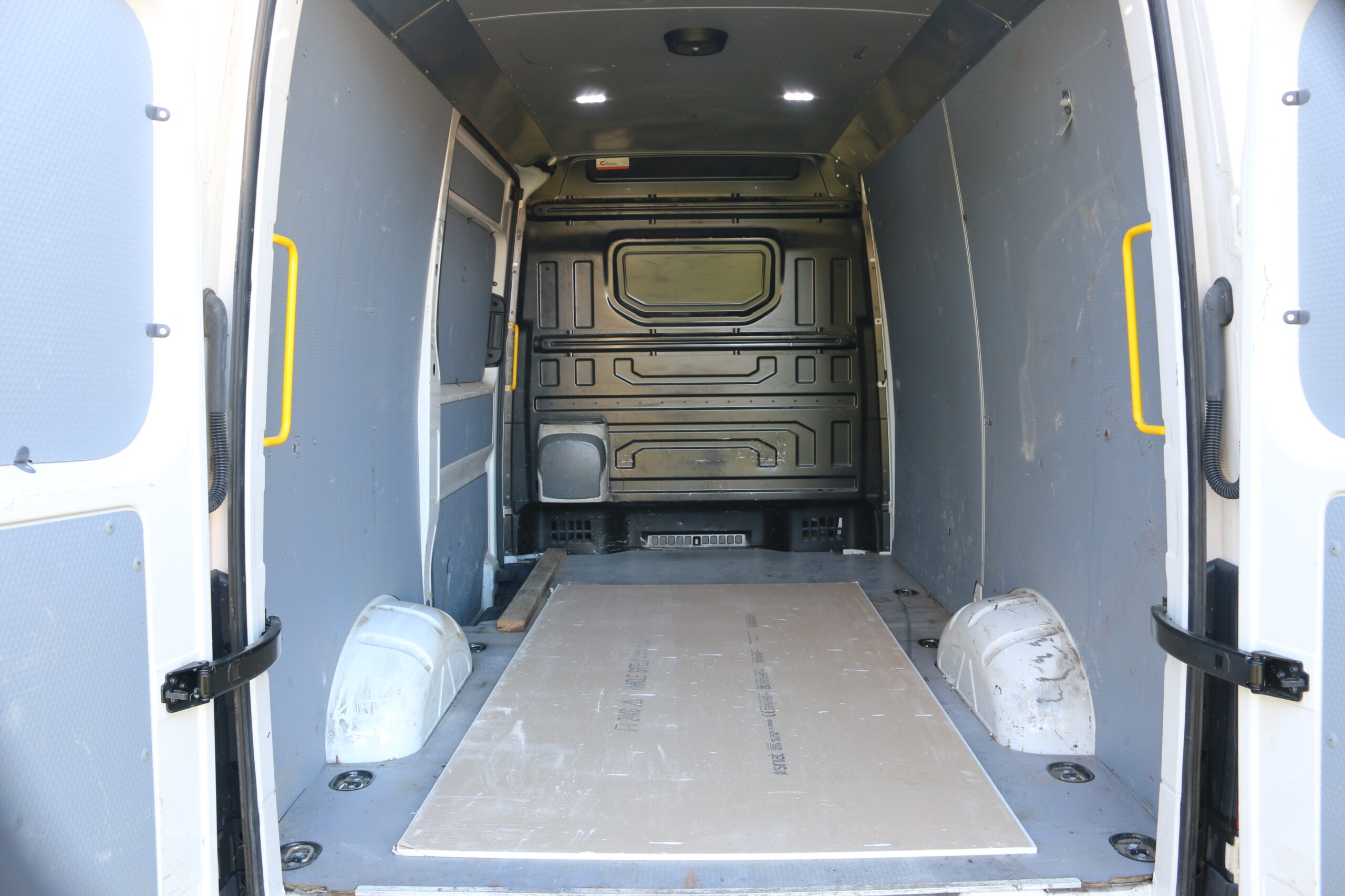 
								MAN TGE 3.140 P/V 2.0L full									