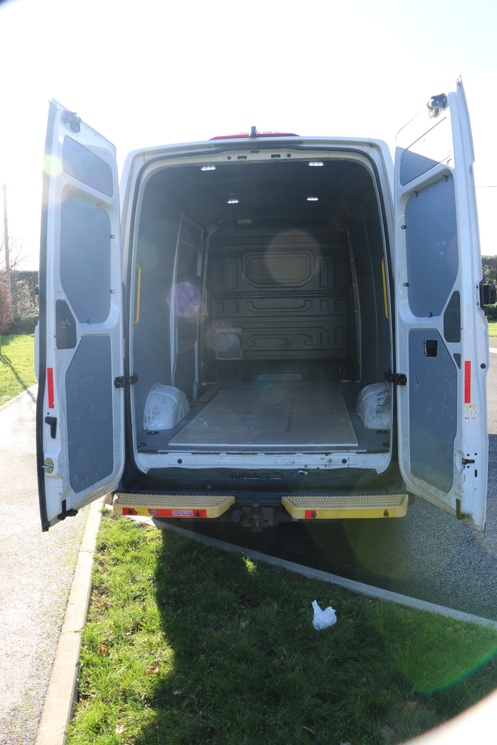 
								MAN TGE 3.140 P/V 2.0L full									