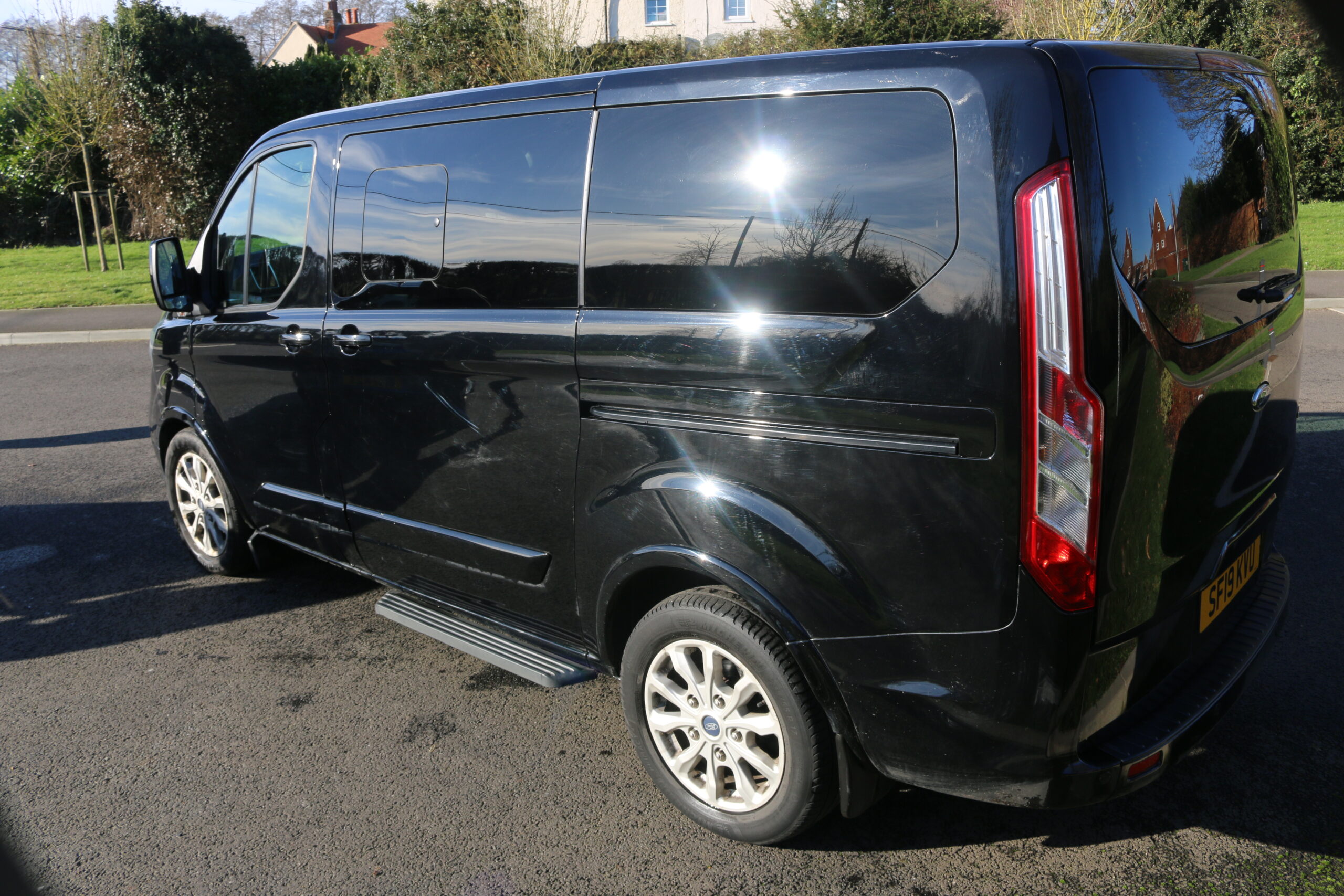 
								FORD ALLIED 310 TITANIUM 2.0L 2019 full									